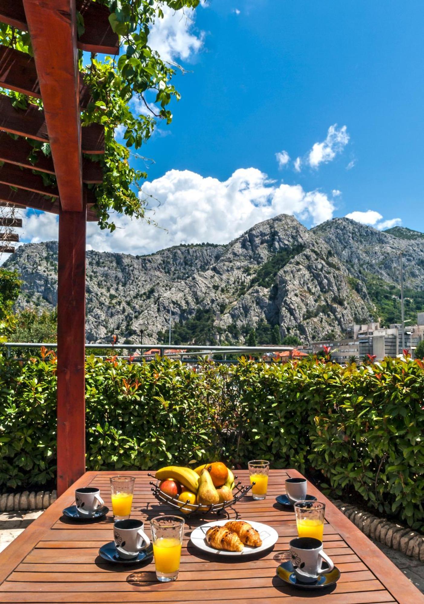 Apartment Lejo Omiš Buitenkant foto
